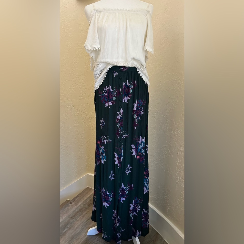 NWOT Gorgeous Emerald Green Floral Maxi Skirt - Picture 3 of 4